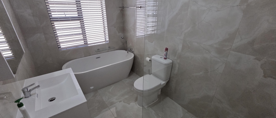 To Let 3 Bedroom Property for Rent in Uitzicht Western Cape